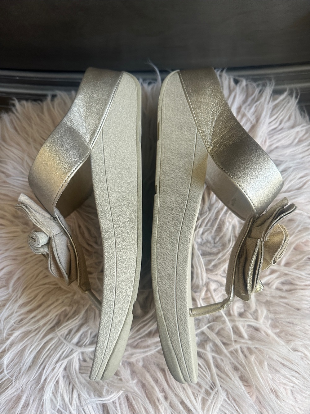 Fitflop Metallic Gold Floral Toe-Post Sandals - Picture 2 of 4